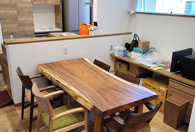 モンキーポット一枚板ダイニングテーブル販売