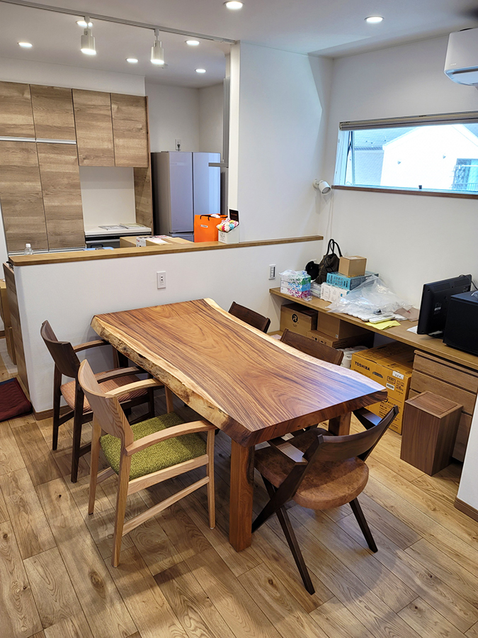 モンキーポット一枚板ダイニングテーブル販売