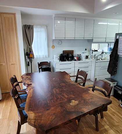 クラロウォルナット一枚板ダイニングテーブル