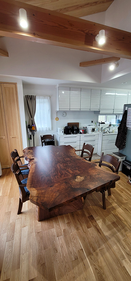 クラロウォルナット一枚板ダイニングテーブル