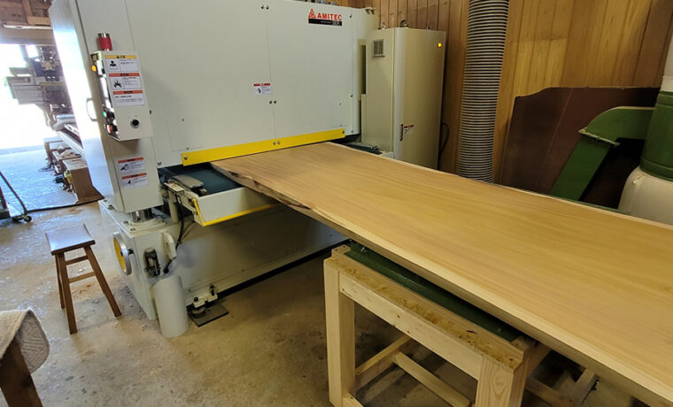 一枚板テーブル磨き