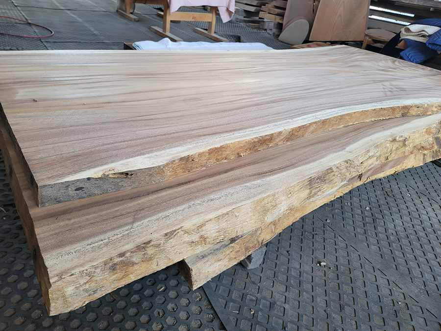 現在加工中の無垢一枚板を作業工程別でご紹介！ | 一枚板専門店 榎本銘木店