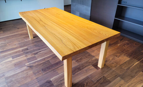 ケヤキの一枚板ダイニングテーブル