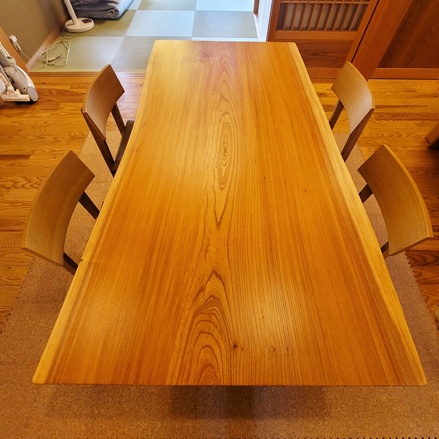 欅の木目　一枚板テーブル