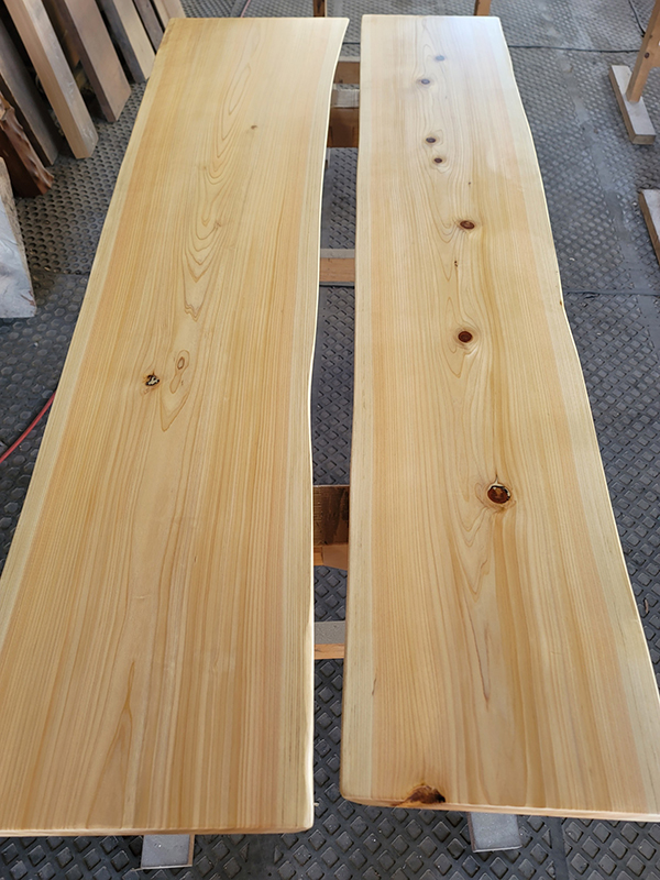 ヒノキの一枚板ベンチ