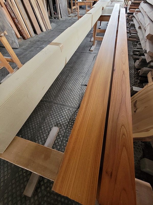 ケヤキ柱仕上げ