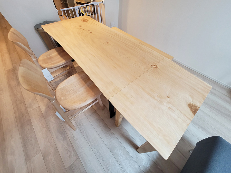 栃の木一枚板テーブル
