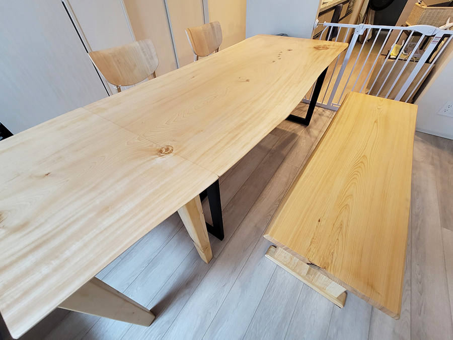木の一枚板テーブル