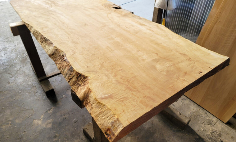 栃一枚板展示開始