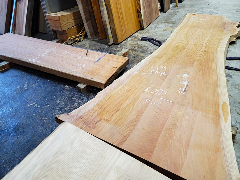 一枚板キッチンカウンター製作