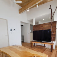 皮付き丸太付の家具