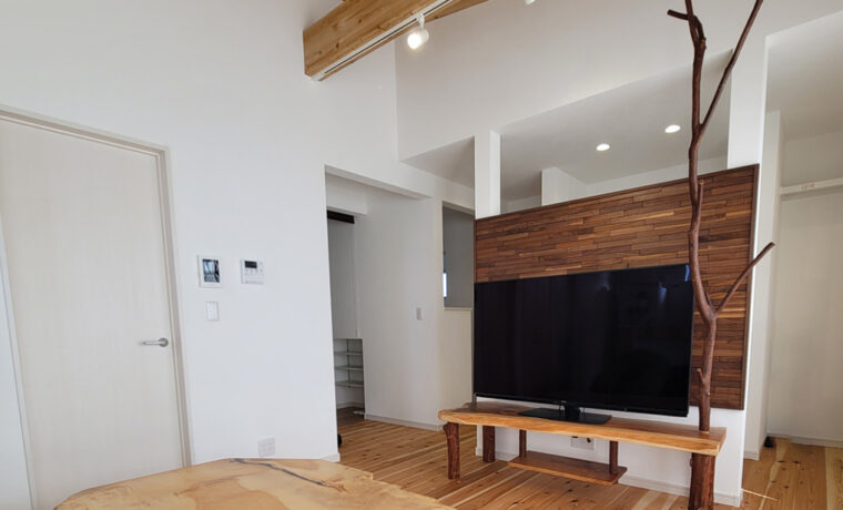 皮付き丸太付の家具