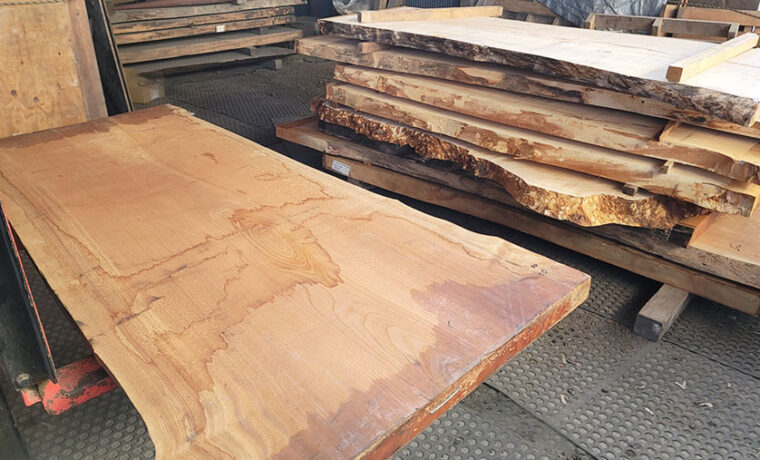 テーブル用一枚板の山