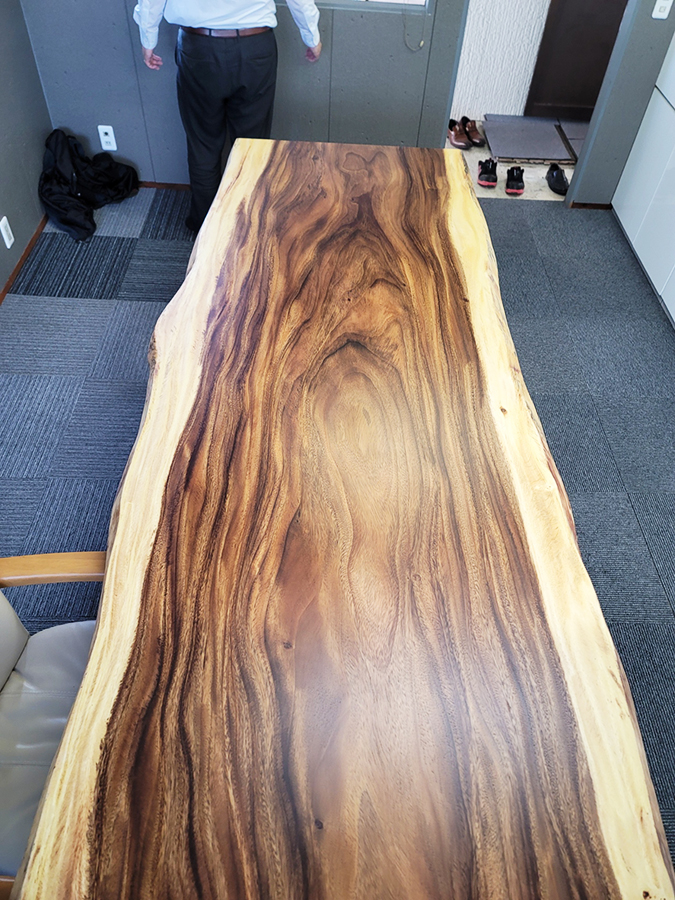 モンキーポット一枚板テーブル