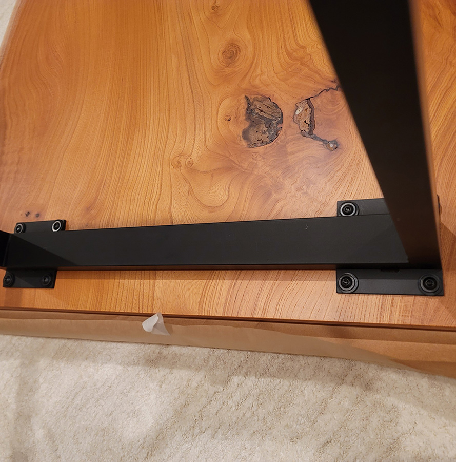 一枚板テーブル二アイアン脚取り付け