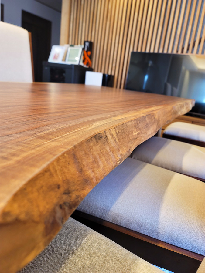 一枚板の皮の部分