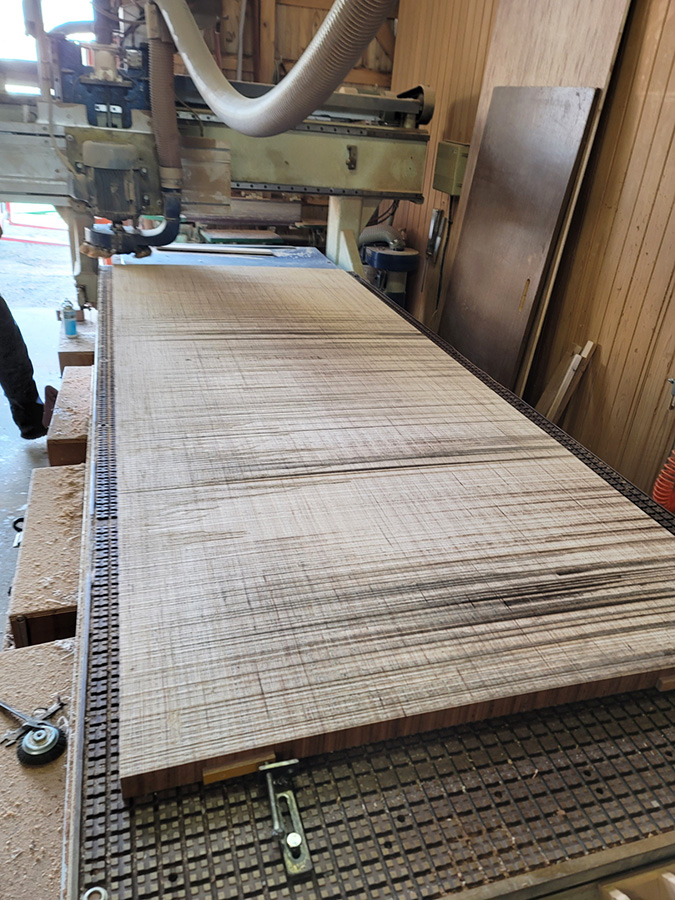 一枚板平面出し作業