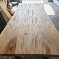 栃ブックマッチ接ぎ一枚板