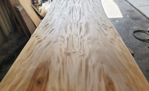 栃ブックマッチ接ぎ一枚板