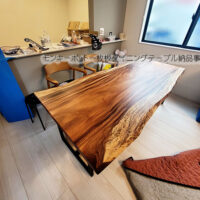 モンキーポット一枚板ダイニングテーブル