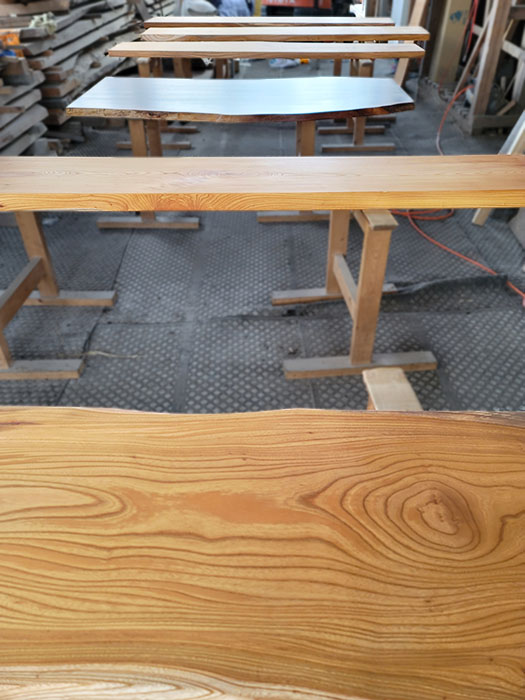 一枚板磨き作業