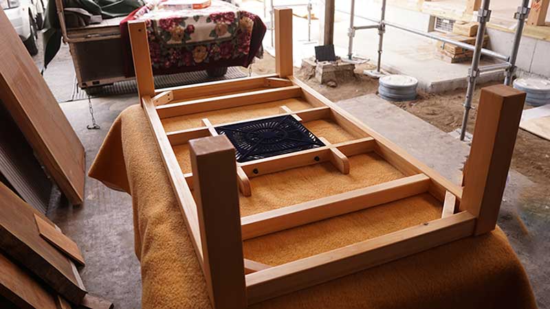 無垢コタツの脚