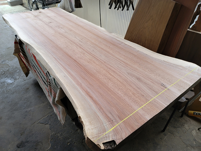 ブラックウォルナット一枚板ダイニングテーブル