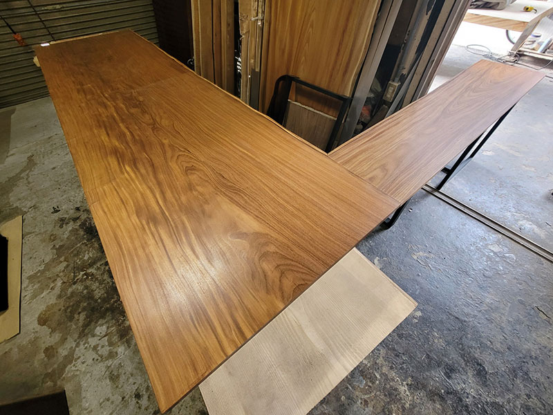 一枚板カウンター製作中