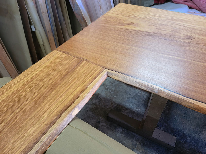 一枚板カウンター接合部